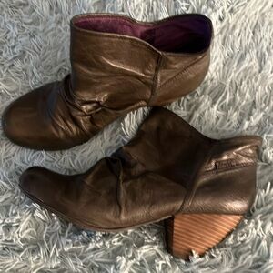 BLOWFISH BEAUTIFUL NEW DARK BROWN TRENDY ANKLE BOOTS/ BOOTIES size 8 1/2